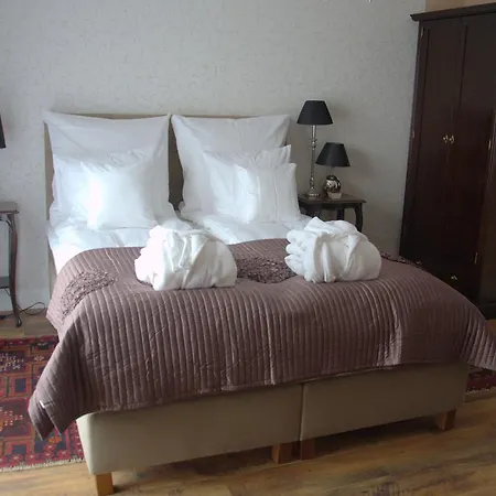 Sepia Bed and breakfast 3*